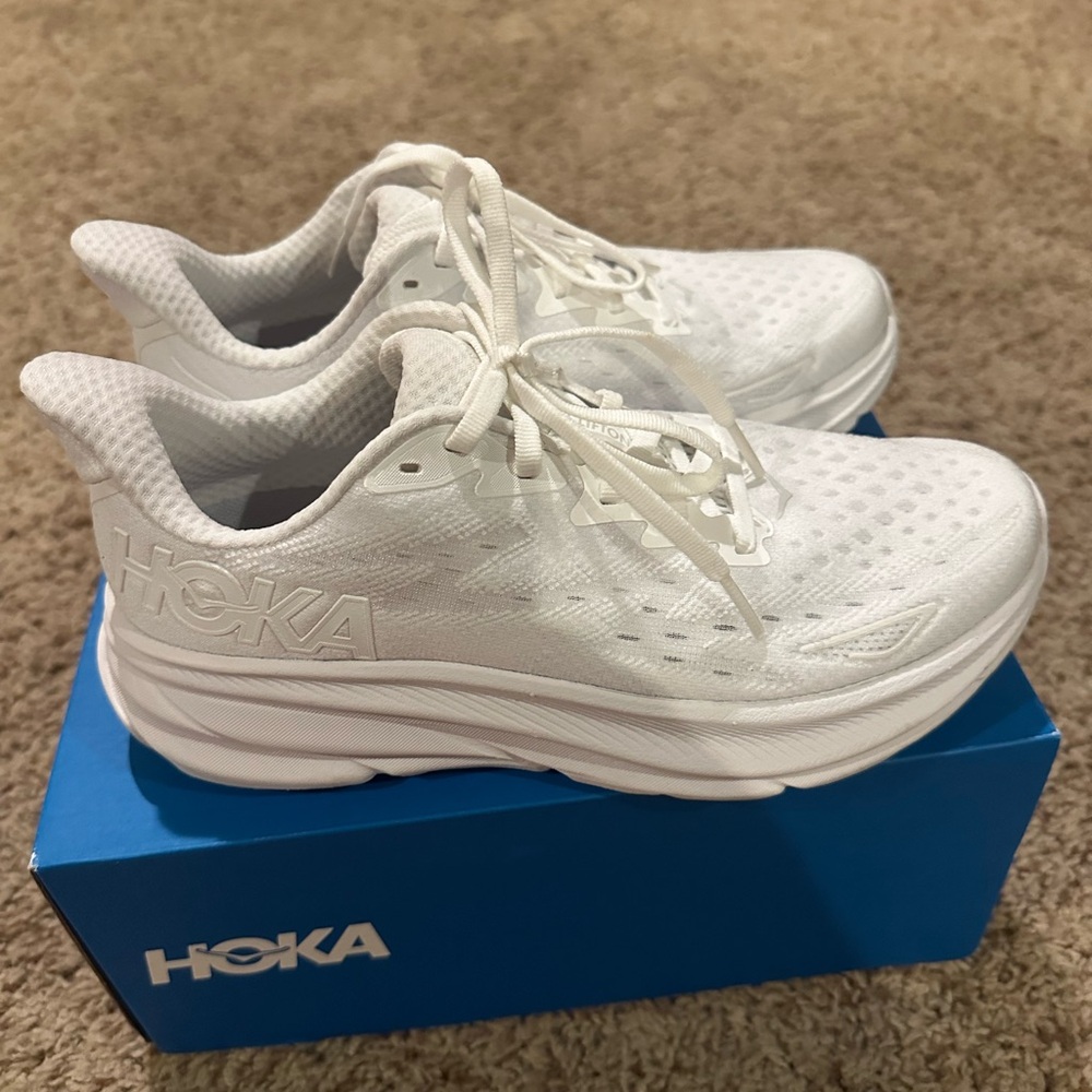 Hoka Clifton 9 Size 7 Color White